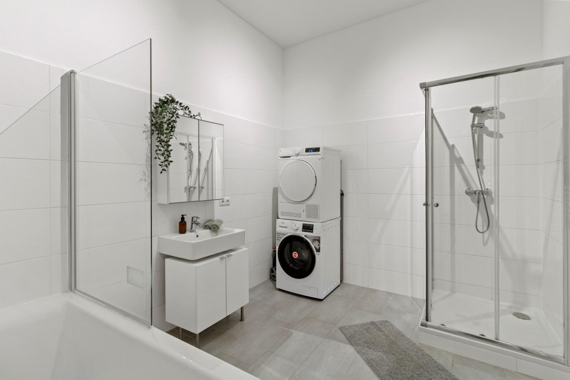 Three Bedrooms - 69 M² - 4 Min To U4 Metro Station Wenen Buitenkant foto